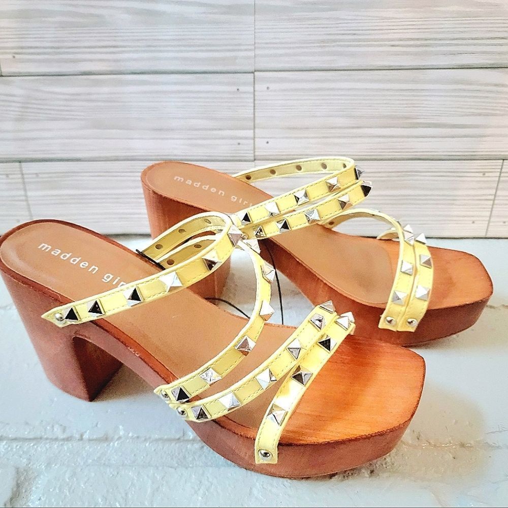 MADDEN GIRL BY STEVE MADDEN YELLOW STUDDED WOODEN HEELS LIGHTWEIGHT LEATHER